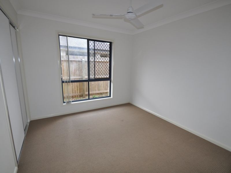 8 Stoneleigh Way, Holmview QLD 4207