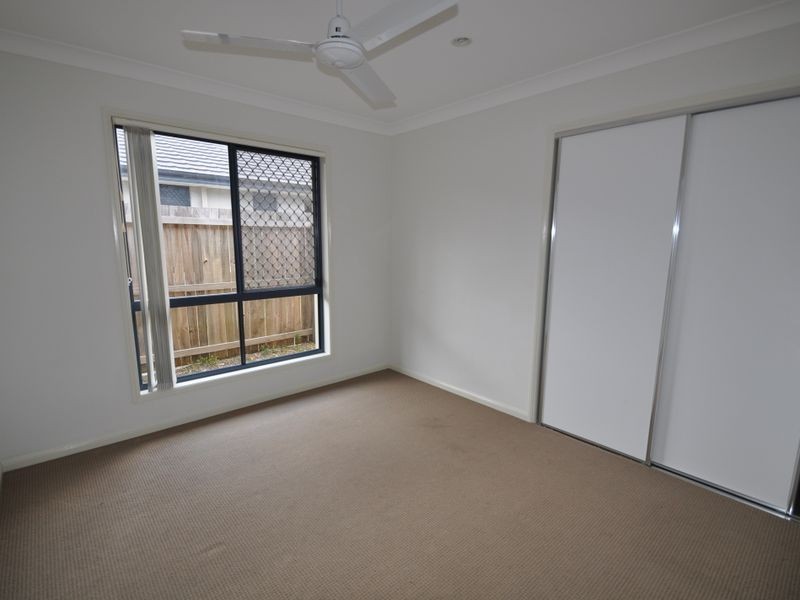 8 Stoneleigh Way, Holmview QLD 4207