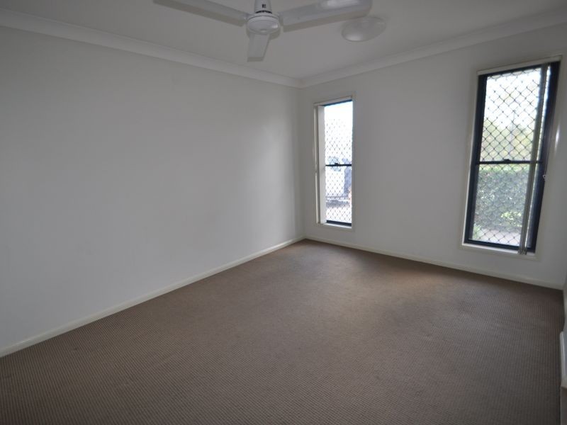 8 Stoneleigh Way, Holmview QLD 4207