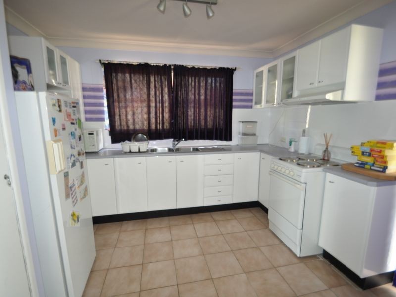98 Jacaranda Avenue, Logan Central QLD 4114