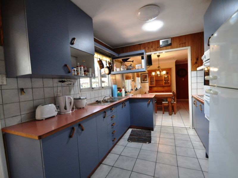 28 Lake Road, Slacks Creek QLD 4127