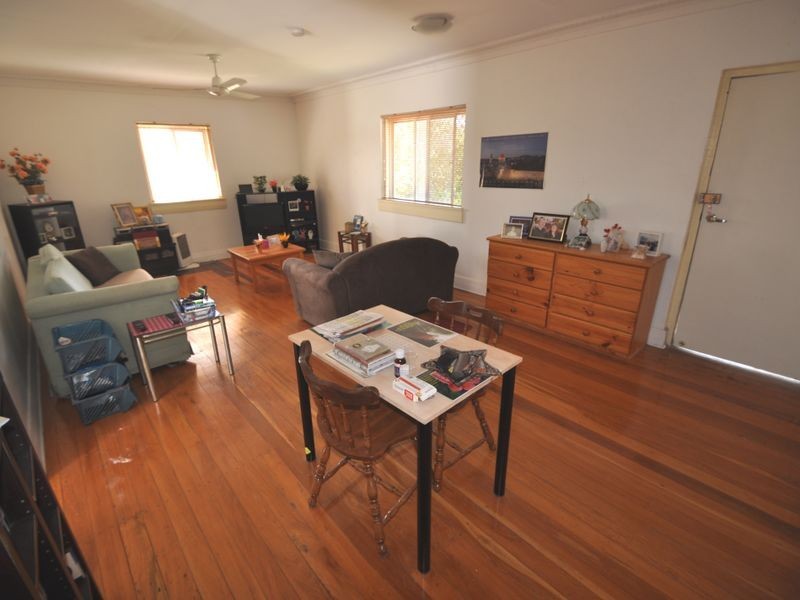 92 Railway Parade, Woodridge QLD 4114