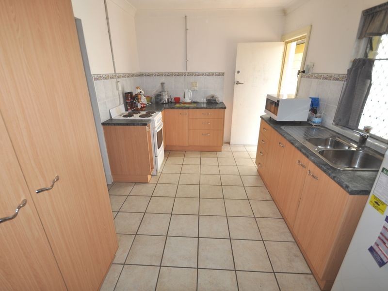 92 Railway Parade, Woodridge QLD 4114