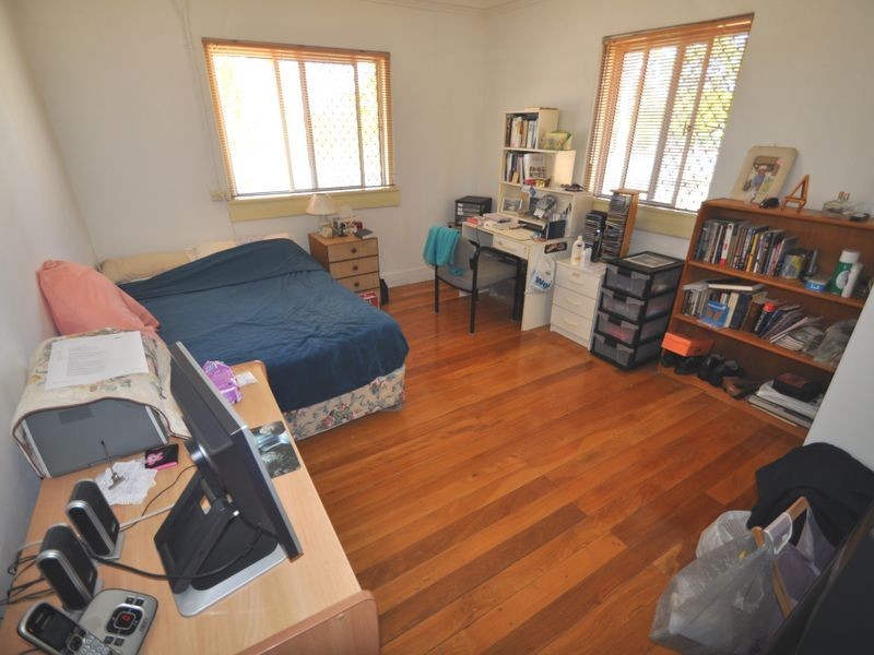 92 Railway Parade, Woodridge QLD 4114