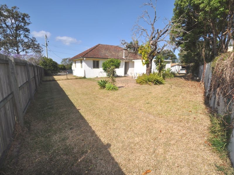 92 Railway Parade, Woodridge QLD 4114