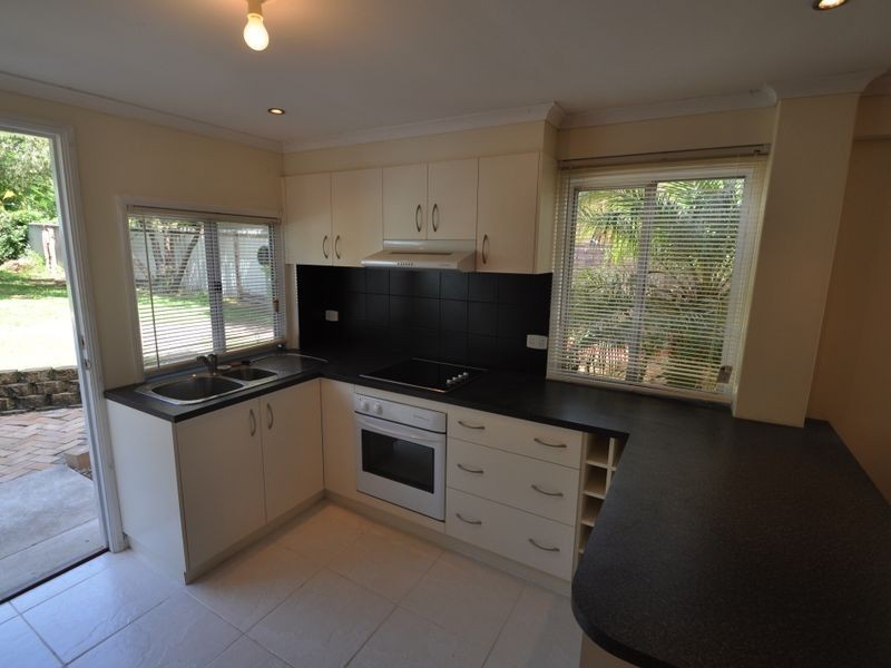 6 Myra Street, Kingston QLD 4114