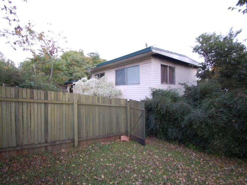 2 Leonard Street, Kingston QLD 4114