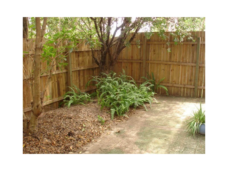 4/120 Queens Road, Kingston QLD 4114