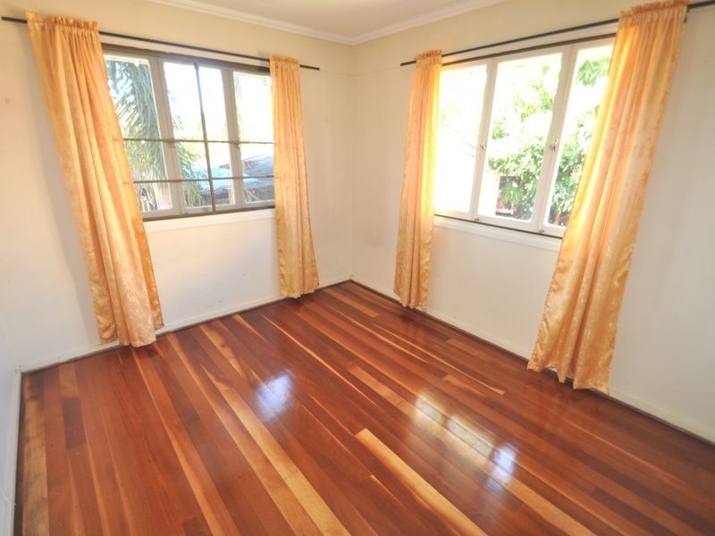 13 Fleur Street, Woodridge QLD 4114