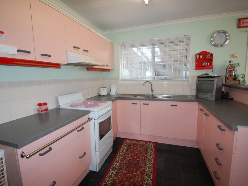 98 Waratah Drive, Crestmead QLD 4132