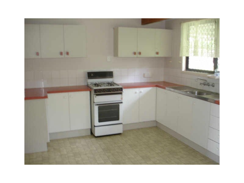 28 Lyngrove Street, Kingston QLD 4114