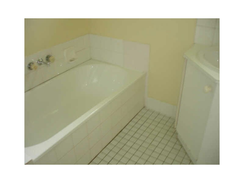 28 Lyngrove Street, Kingston QLD 4114