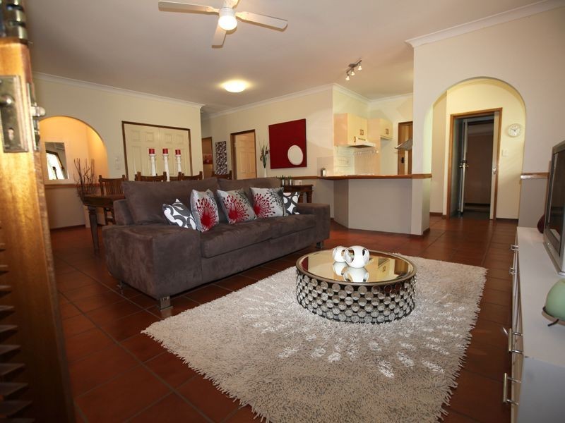 9 Warren Court, Loganlea QLD 4131