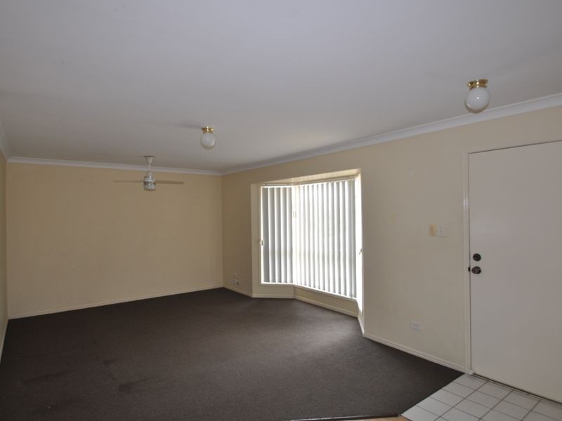 37 Robert South Drive, Crestmead QLD 4132