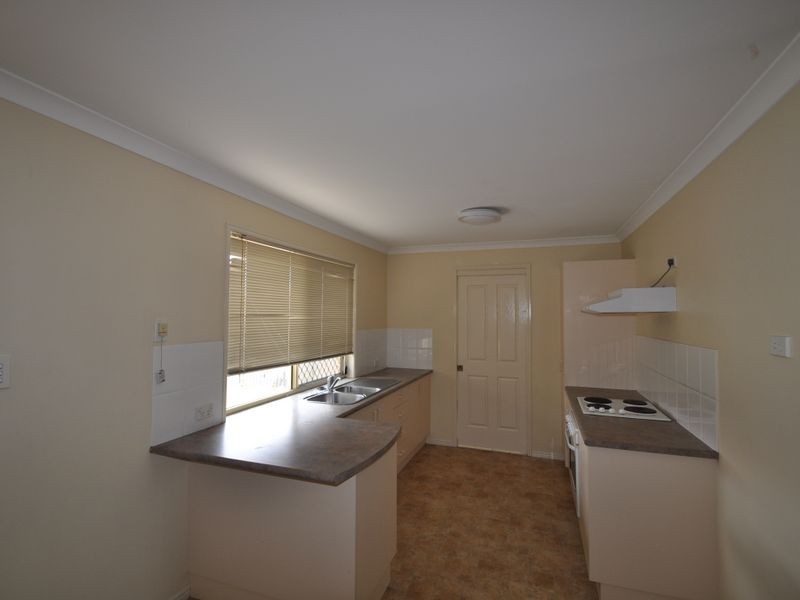 37 Robert South Drive, Crestmead QLD 4132
