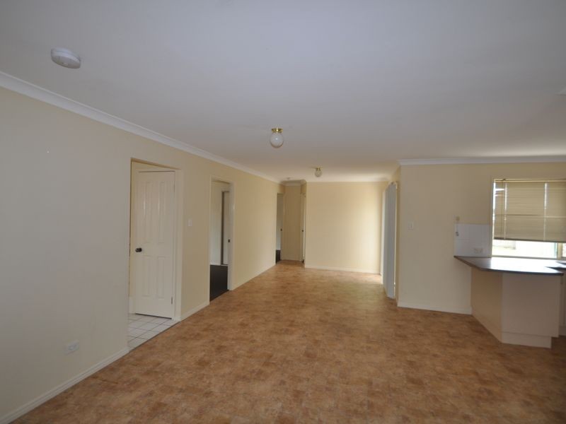 37 Robert South Drive, Crestmead QLD 4132