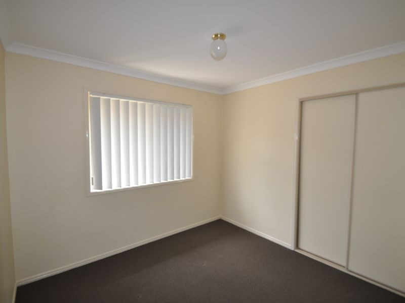 37 Robert South Drive, Crestmead QLD 4132