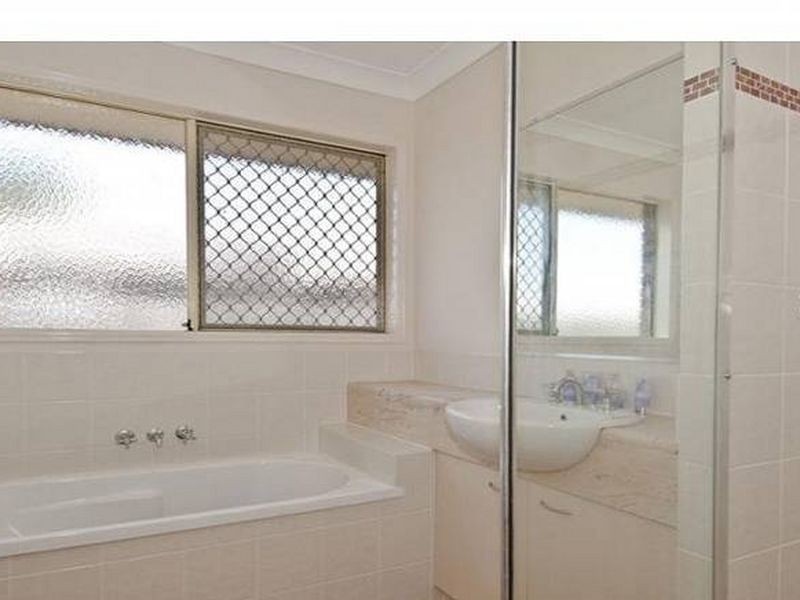 27 Geaney Bvd, Crestmead QLD 4132