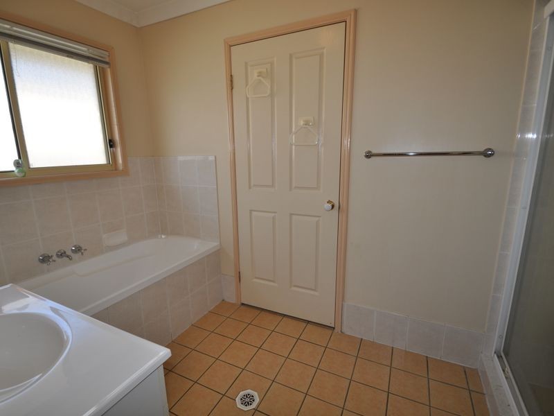 10 Pidgeon Blvd, Crestmead QLD 4132