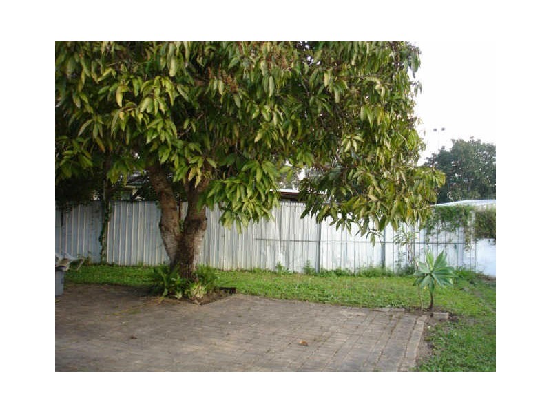 92 Railway Pde, Woodridge QLD 4114