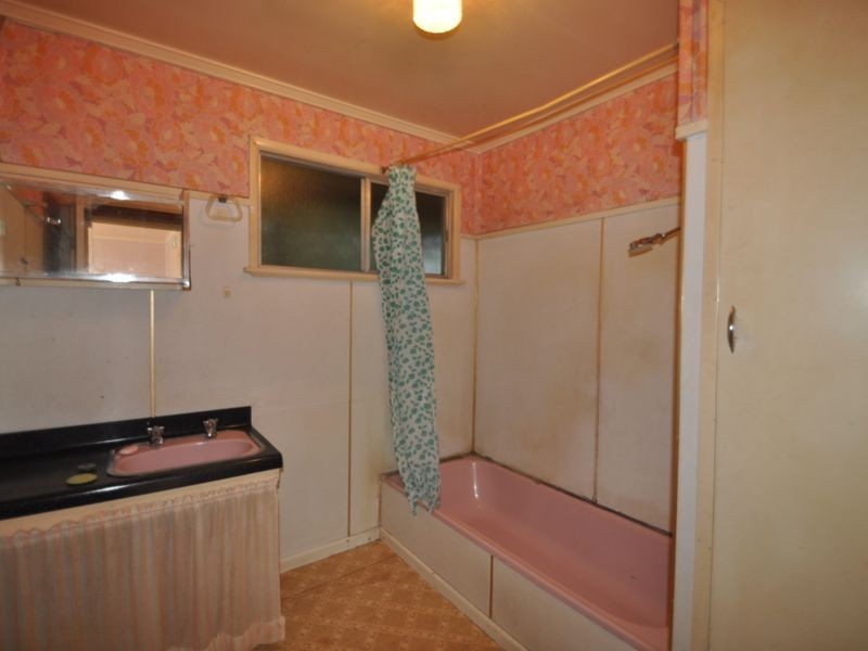 102 Jacaranda Avenue, Logan Central QLD 4114