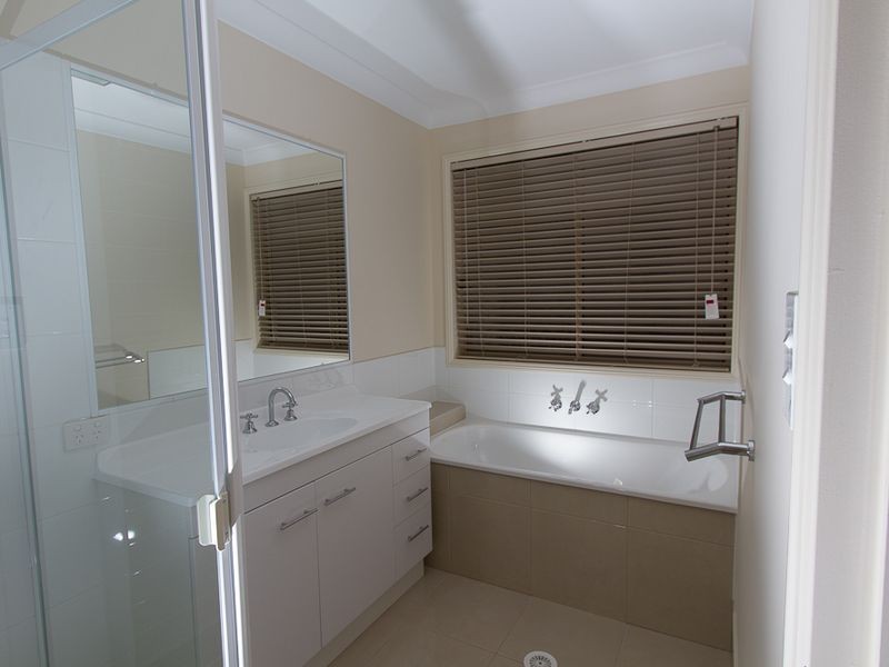 5 Brendan Thorne Place, Marsden QLD 4132