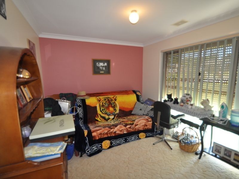 8 Sandown, Crestmead QLD 4132