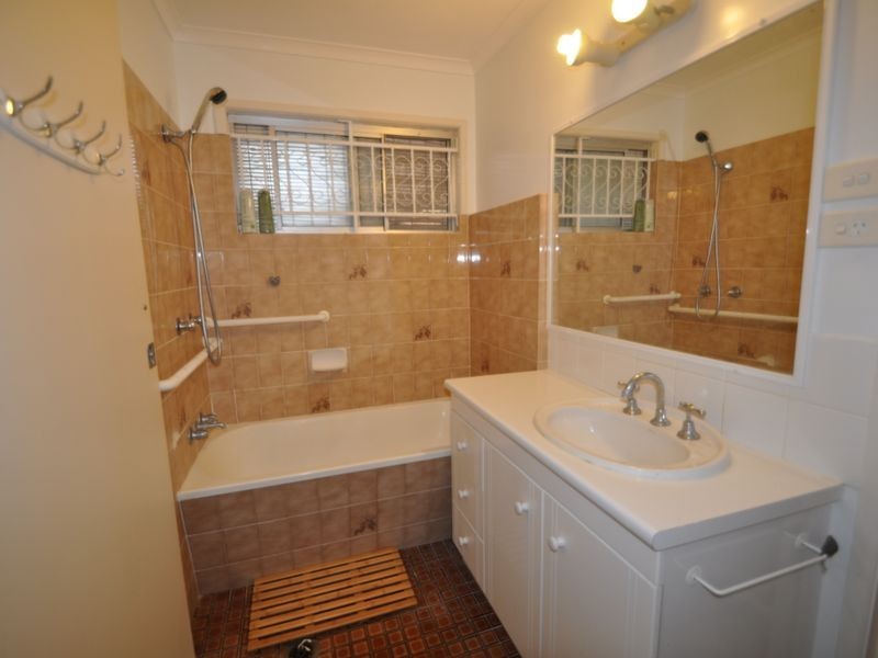 98 Waratah Drive, Crestmead QLD 4132