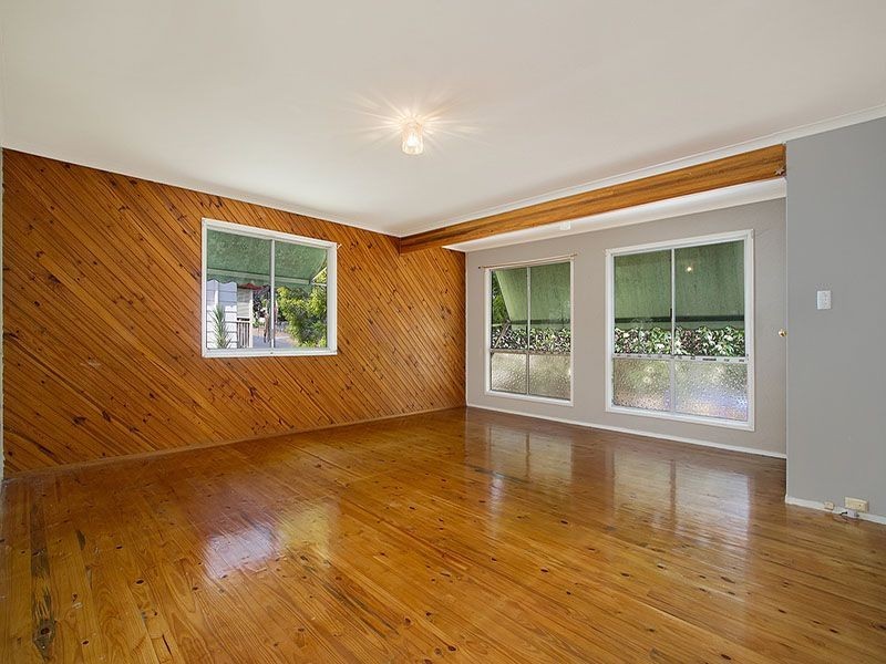 8 Dol Street, Woodridge QLD 4114