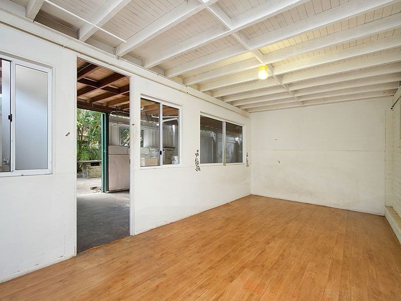 8 Dol Street, Woodridge QLD 4114