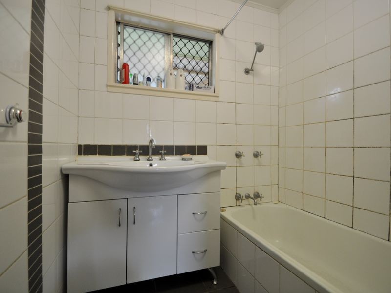24 Whitey Street, Woodridge QLD 4114