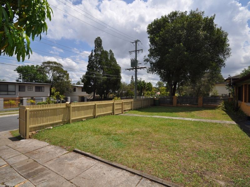 24 Whitey Street, Woodridge QLD 4114