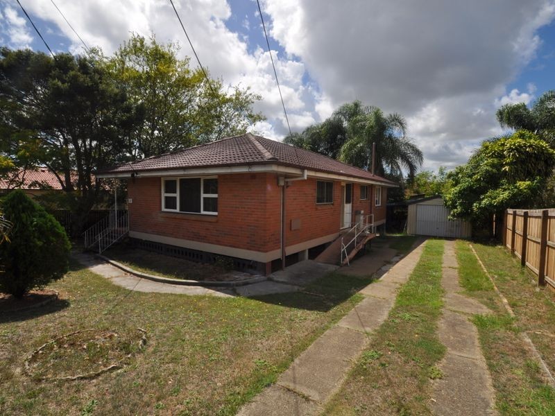 13 Fleur Street, Woodridge QLD 4114