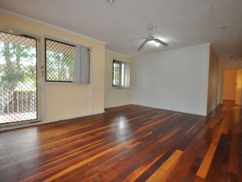 13 Fleur Street, Woodridge QLD 4114