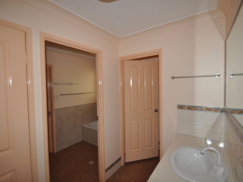 4 Dart Ave, Kingston QLD 4114