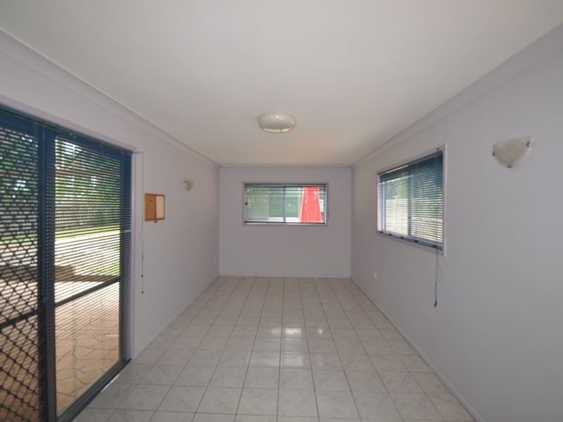 4 Dart Ave, Kingston QLD 4114