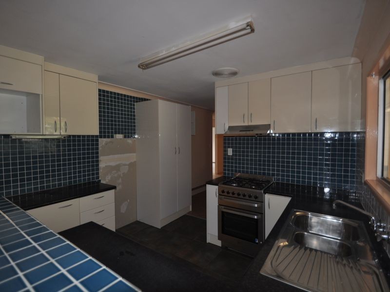 4 Dart Ave, Kingston QLD 4114