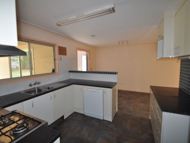 4 Dart Ave, Kingston QLD 4114