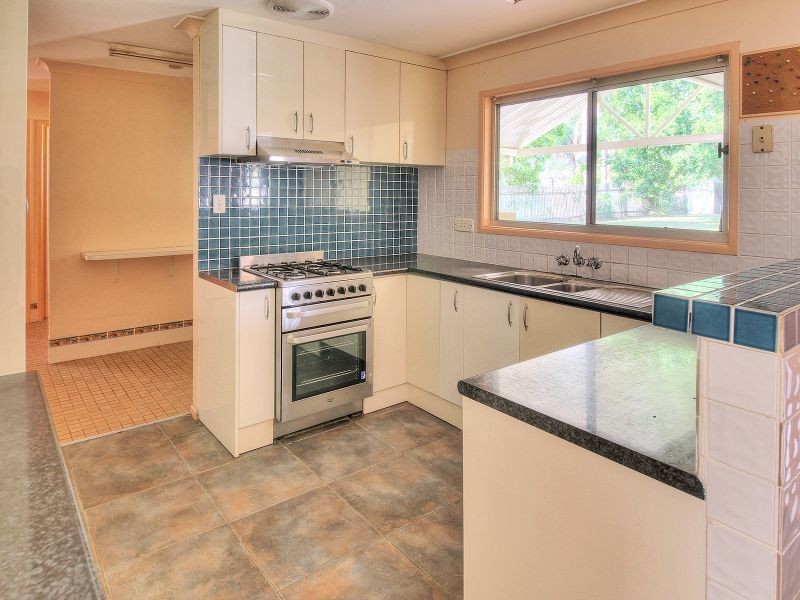 4 Dart Ave, Kingston QLD 4114