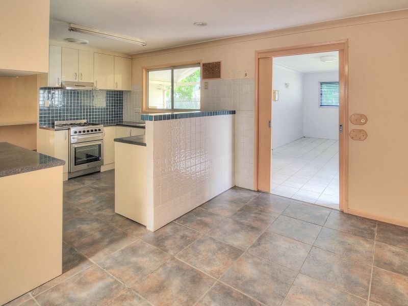 4 Dart Ave, Kingston QLD 4114