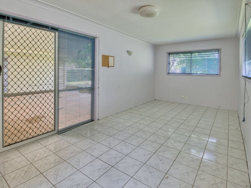 4 Dart Ave, Kingston QLD 4114