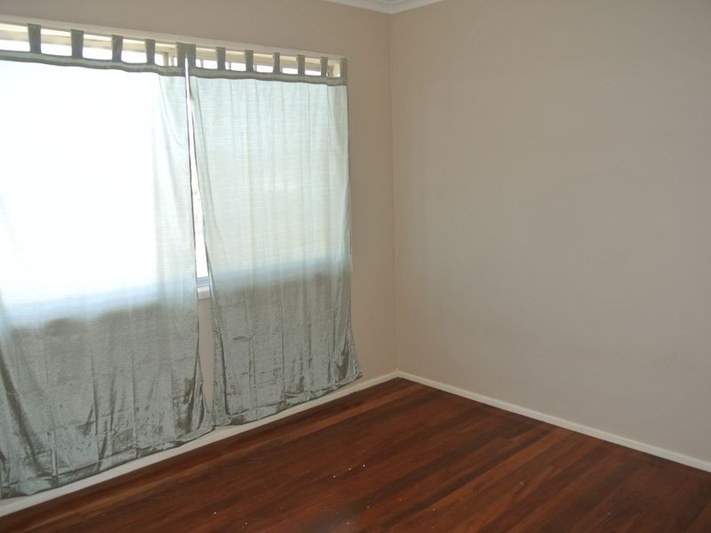 2 Sandra Street, Kingston QLD 4114