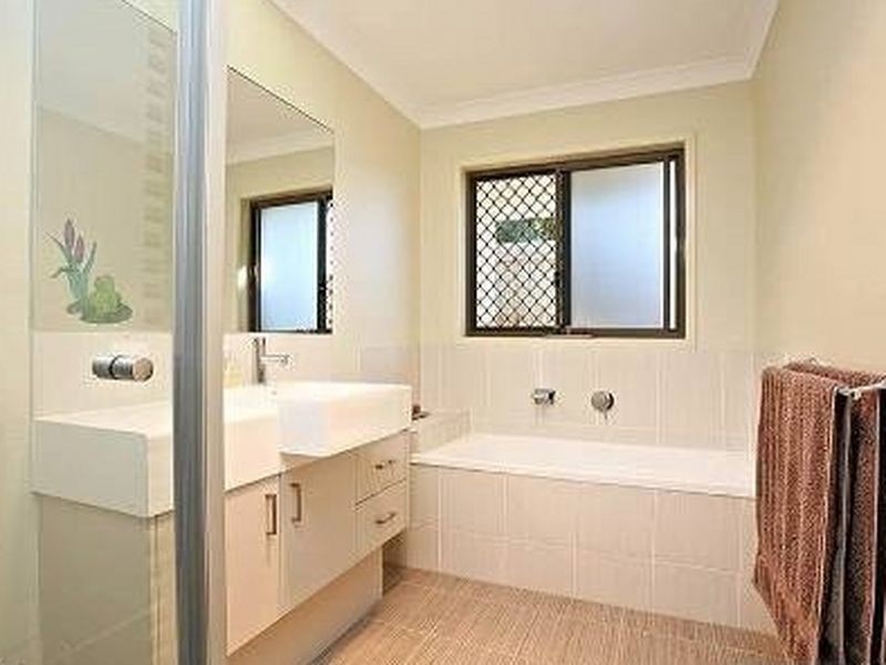 32 Allamanda Drive, Daisy Hill QLD 4127