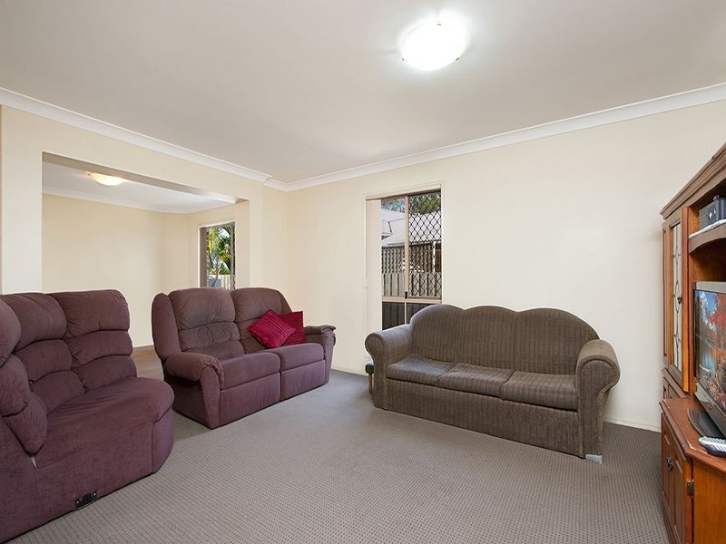 11 Fairway Drive, Meadowbrook QLD 4131