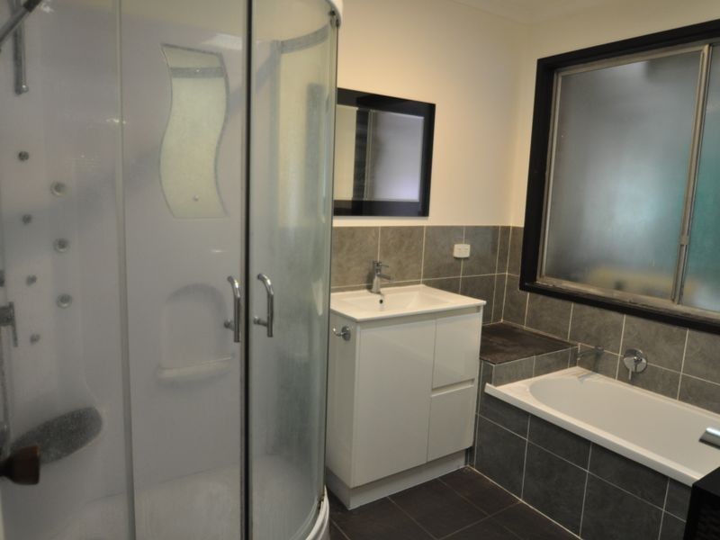 90-92 Queens Rd, Slacks Creek QLD 4127