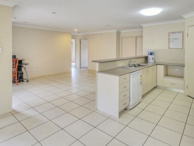 26 Pinelands St, Loganlea QLD 4131