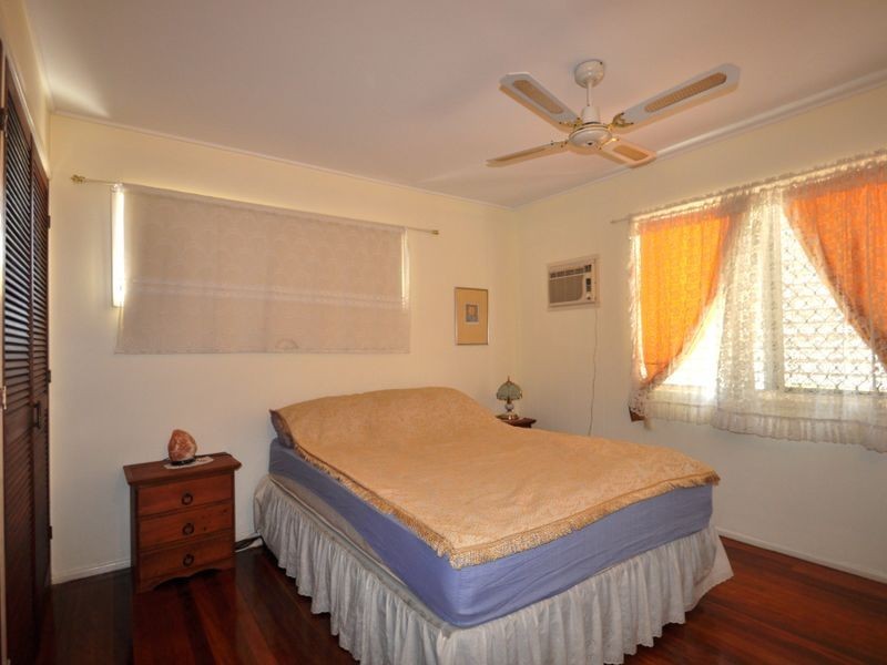 4 Macbeth Street, Kingston QLD 4114