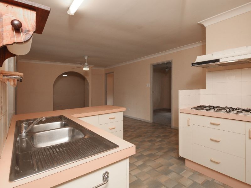 11 Garden Avenue, Woodridge QLD 4114