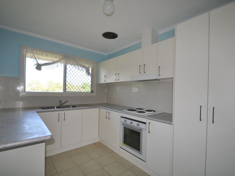 4 Skyline Drive, Kingston QLD 4114