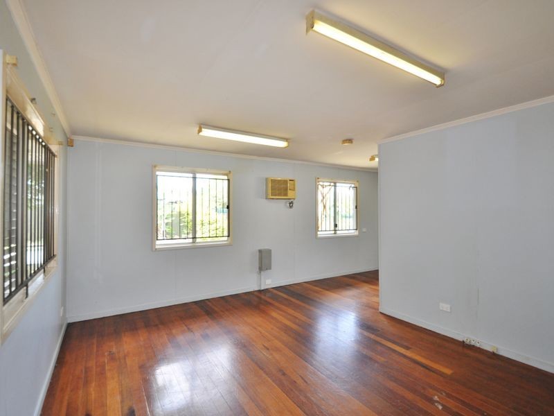 2 Ken May Way, Kingston QLD 4114